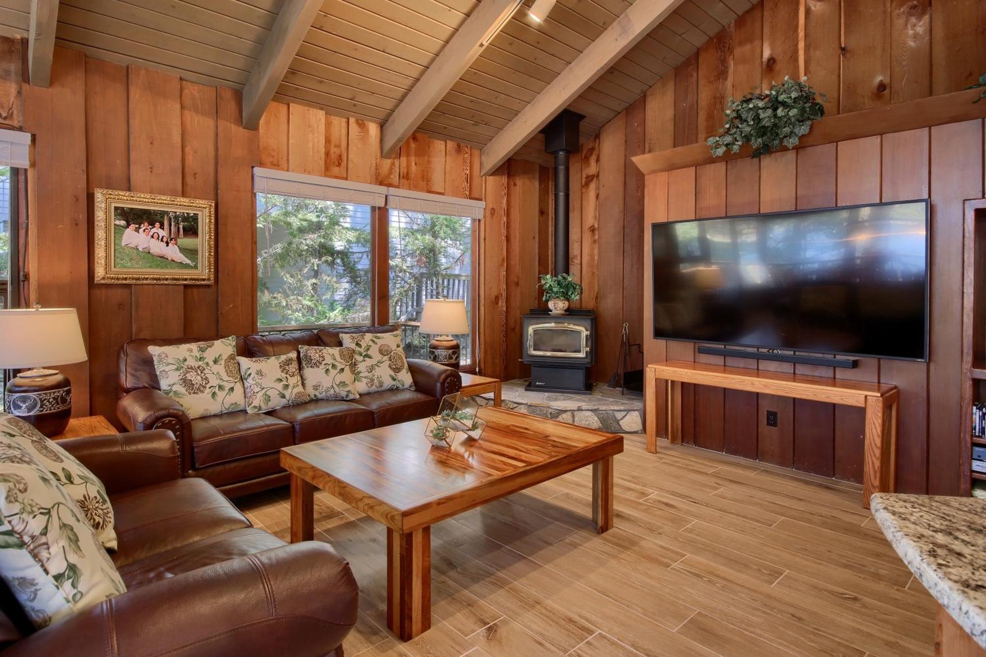 Eagles Nest At Bass Lake Near Yosemite With Boat Dock Exterior photo